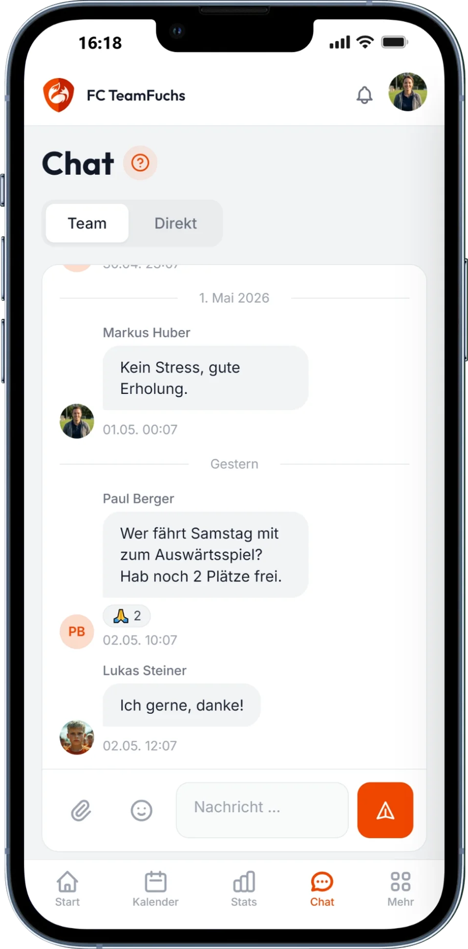 TeamFuchs Chat auf Mobile — Team-Chat mit Trainer-Antwort, Mitfahr-Frage und Emoji-Reaktion